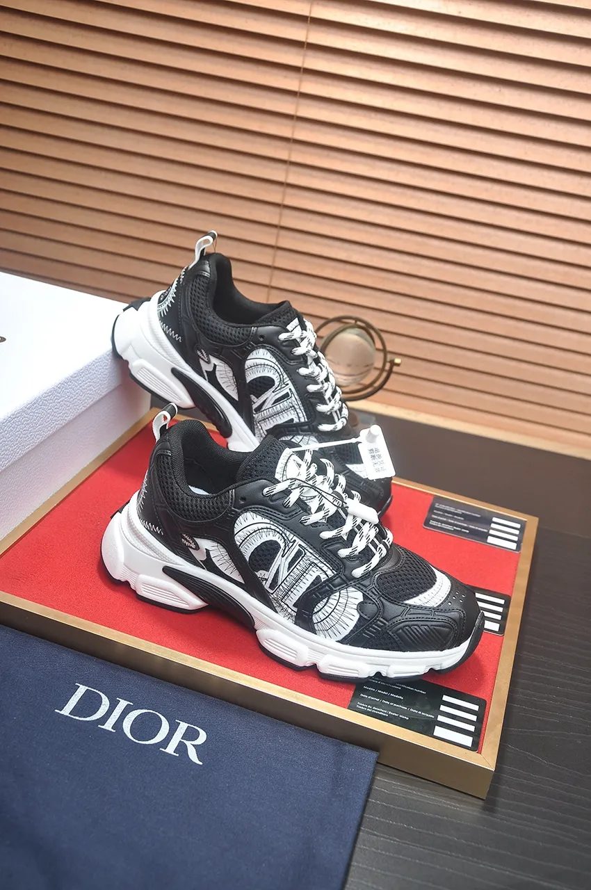 Men's shoes 💰: 640💶 (couples model) Brand: Dior (Dior) Standard code: Women's code 35-40. Men's code 38-44 (45 customized) Grade: Same as the official website Material: Top-quality original cowhide stitching Original wear-resistant and lightweight outsole Style category: Fashionable casual shoes Distinguished luxury brand elements top luxury Color: Actual picture color